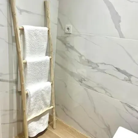 Luxury Views Downtown Apartament *